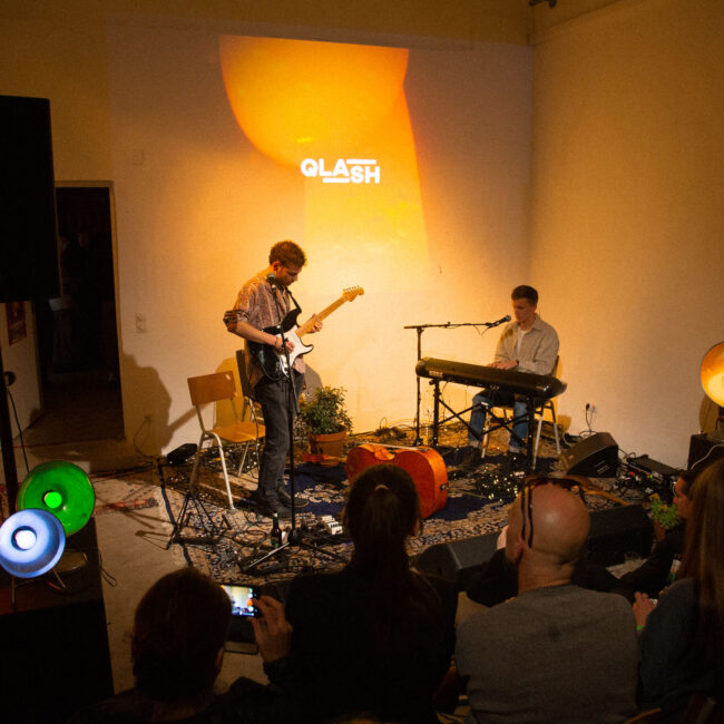 More Than Neighbours bei der Wohnzimmersession in der DH5 Linz