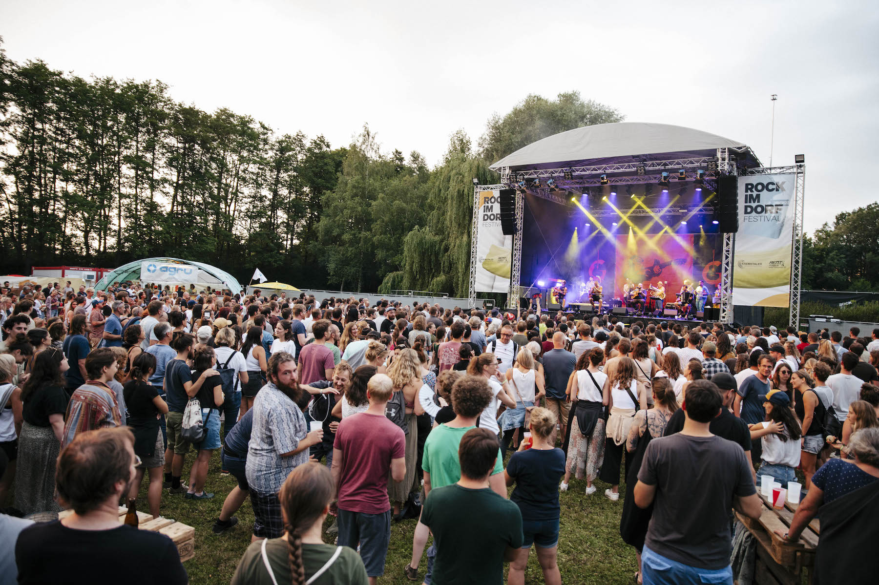 Rock im Dorf