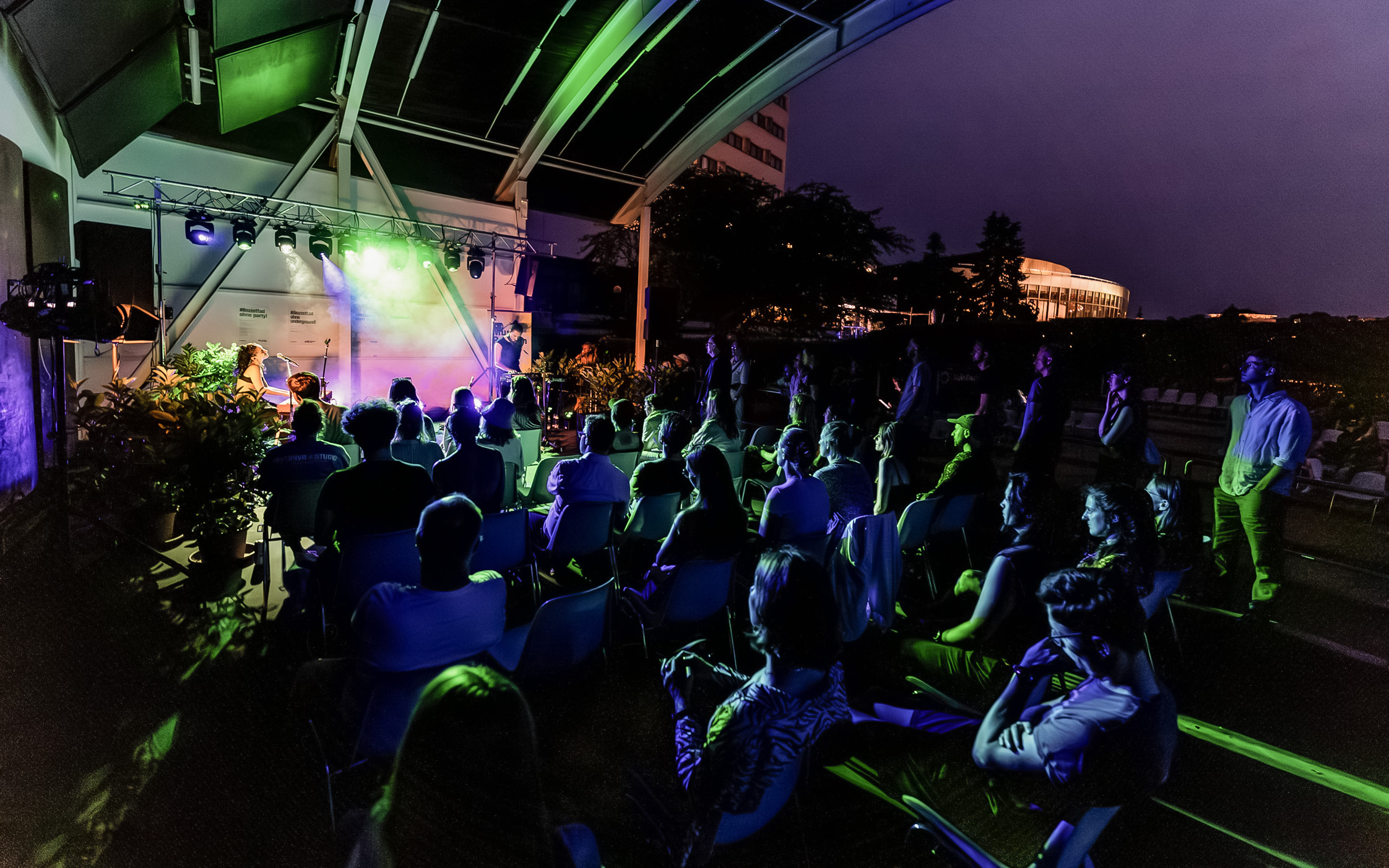 Elis Noa beim Acoustic Qlash im Musikpavillon Linz