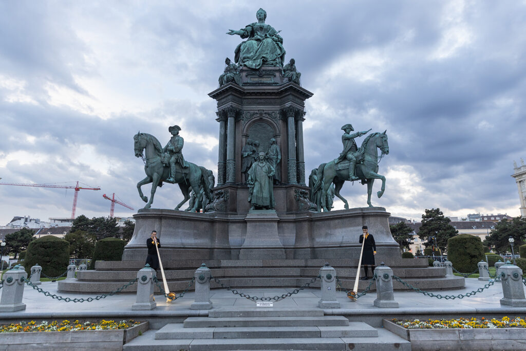 Szene auf dem Platz zwischen den Museen